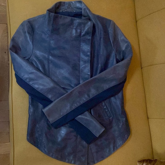 HoT BCBG Leather Jacket; Indigo; Polyester & Rayon Inner Arms; Cropped Back! XXS - Picture 1 of 5